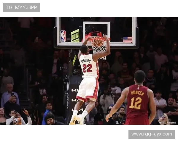 鲍威尔展现篮板王实力，助球队稳固内线防守